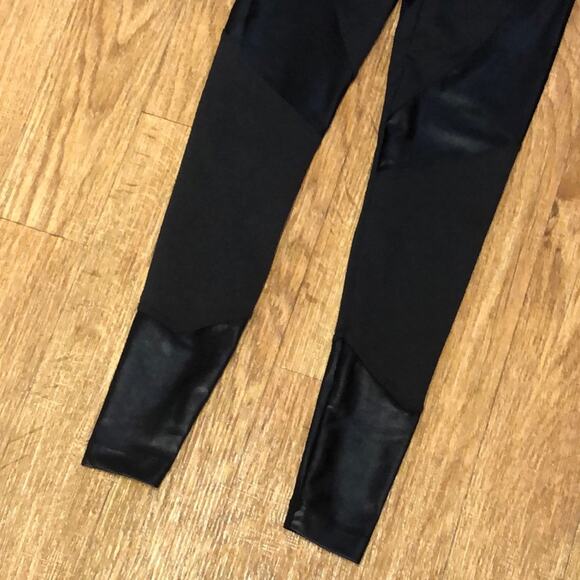 Koral Lustrous Infinity Maternity Legging in Black Size XS - Picture 7 of 14